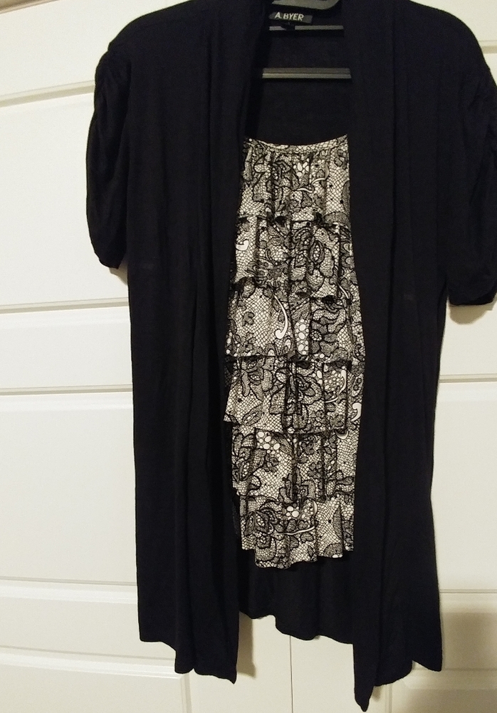 Short sleeve ruffled blouse